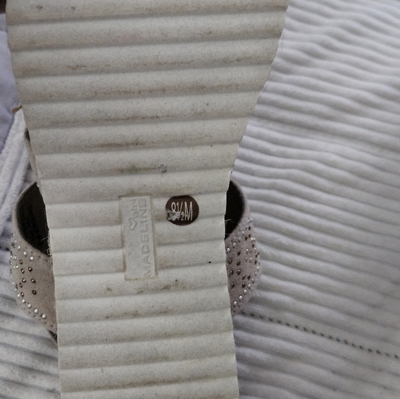 Madeline Girl Women's Beige Sandals with Rhinestone Detailing Size 8.5 - Picture 9 of 10